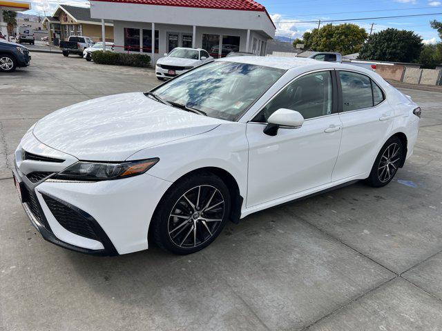 2024 Toyota Camry SE's photo
