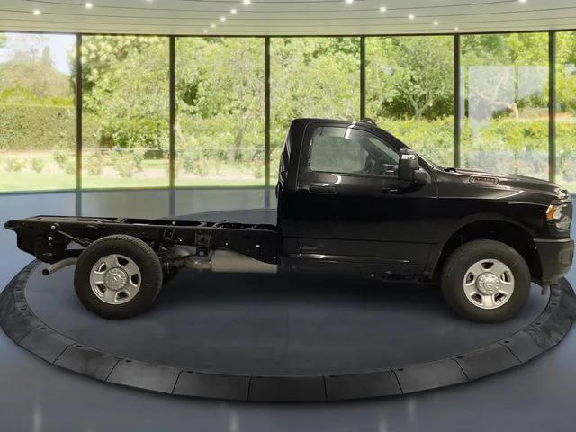 2023 RAM Ram 3500 Chassis Cab RAM 3500 TRADESMAN CHASSIS REGULAR CAB 4X4 60 CA