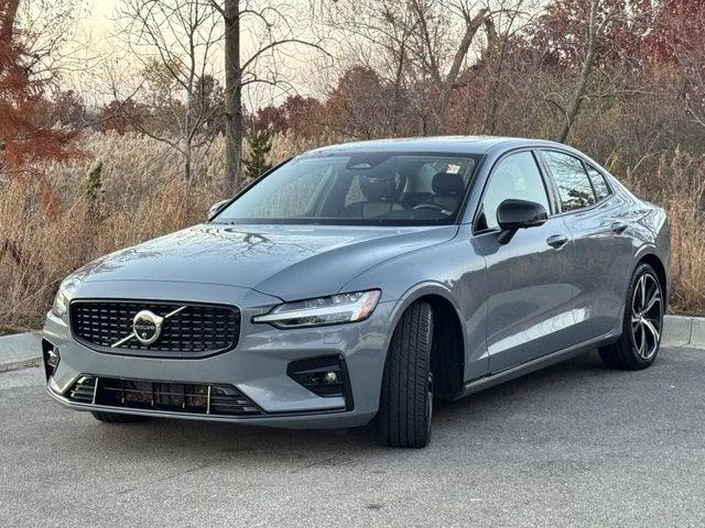 2024 Volvo S60 B5 Plus Dark Theme 2024 Volvo S60 B5 Plus Dark Theme