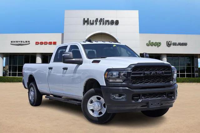 2023 RAM 3500 Tradesman Crew Cab 4x4 8 Box