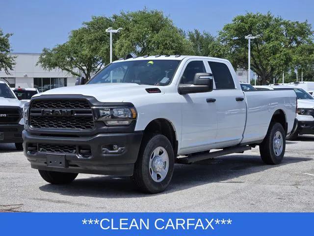 2023 RAM 3500 Tradesman Crew Cab 4x4 8 Box