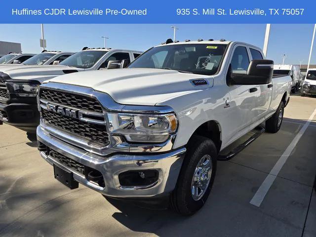 2023 RAM 3500 Tradesman Crew Cab 4x4 8 Box