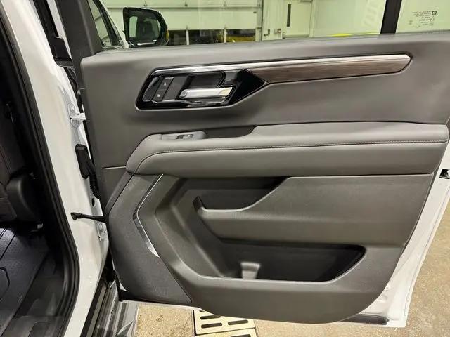 2026 Chevrolet Suburban LS, 4WD