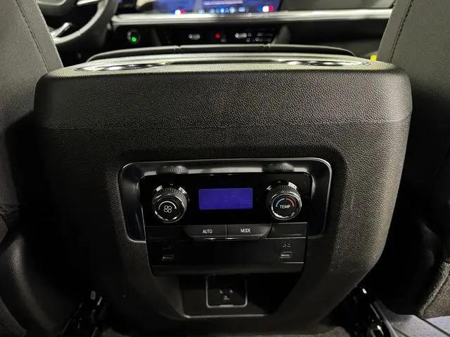 2026 Chevrolet Suburban LS, 4WD