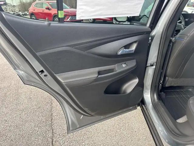 2026 Buick NV Sport Touring FWD