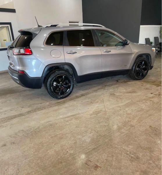 2020 Jeep Cherokee Limited FWD