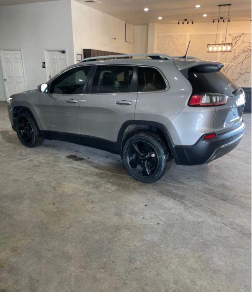 2020 Jeep Cherokee Limited FWD