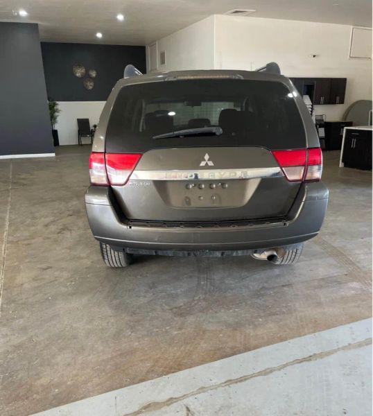 2011 Mitsubishi Endeavor LS