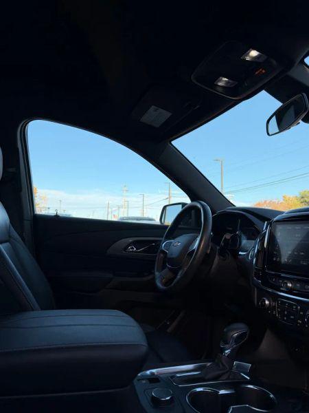 2023 Chevrolet Traverse FWD LT Leather