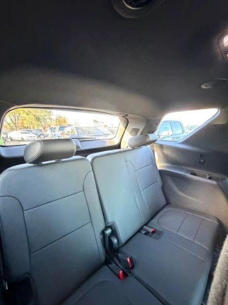 2023 Chevrolet Traverse FWD LT Leather