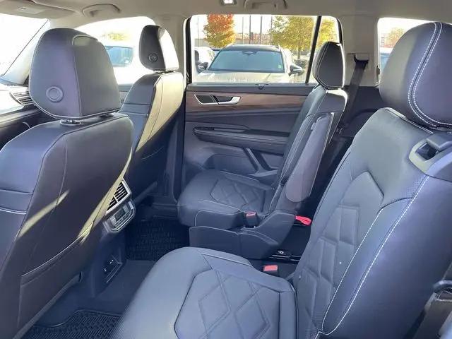 2026 Volkswagen Atlas SE with Technology