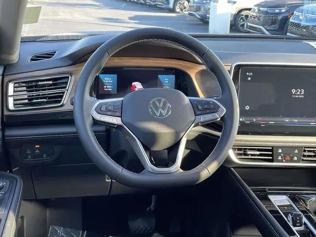 2026 Volkswagen Atlas SE with Technology