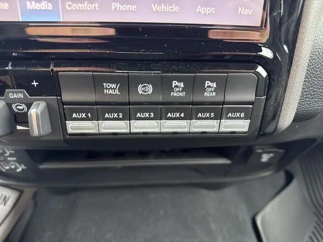 2026 Ram 3500 Tradesman Crew Cab 4x4 8' Box