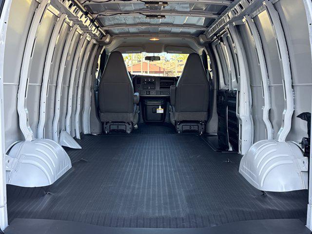 2025 GMC Savana Cargo RWD 2500 Extended Wheelbase Work Van
