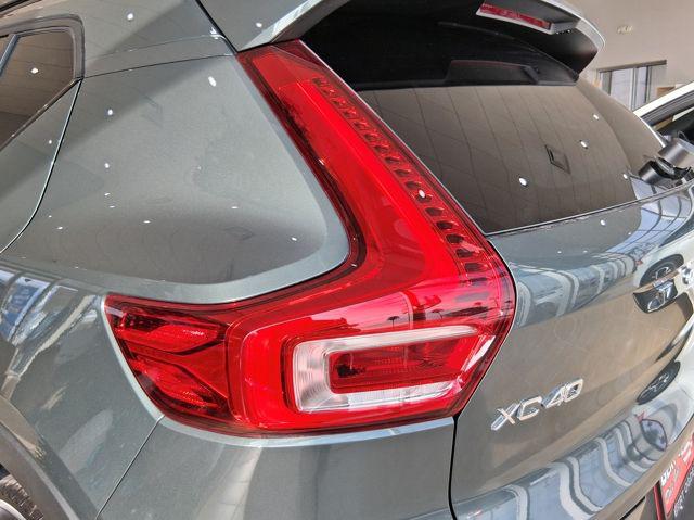 2026 Volvo XC40 Plus, B5 AWD Gas (mild hybrid), Dark