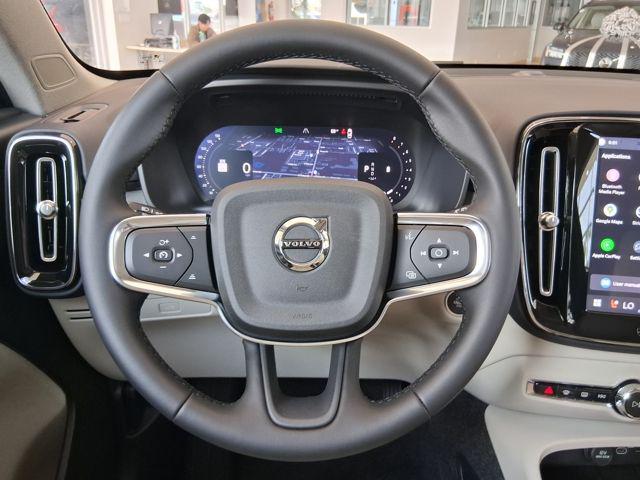2026 Volvo XC40 Plus, B5 AWD Gas (mild hybrid), Dark
