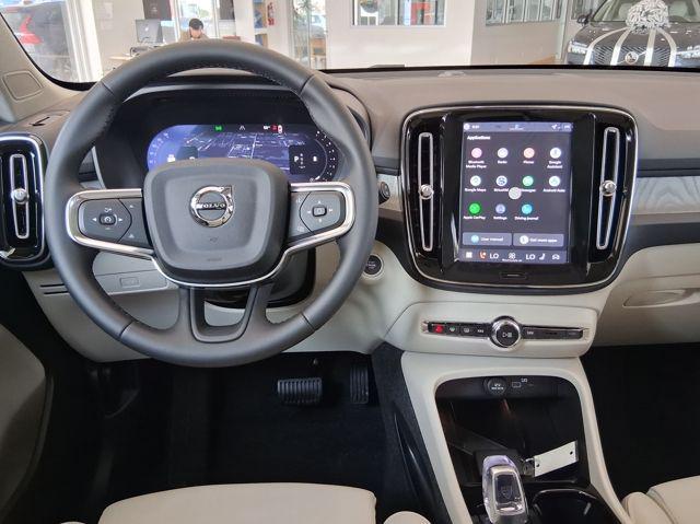 2026 Volvo XC40 Plus, B5 AWD Gas (mild hybrid), Dark