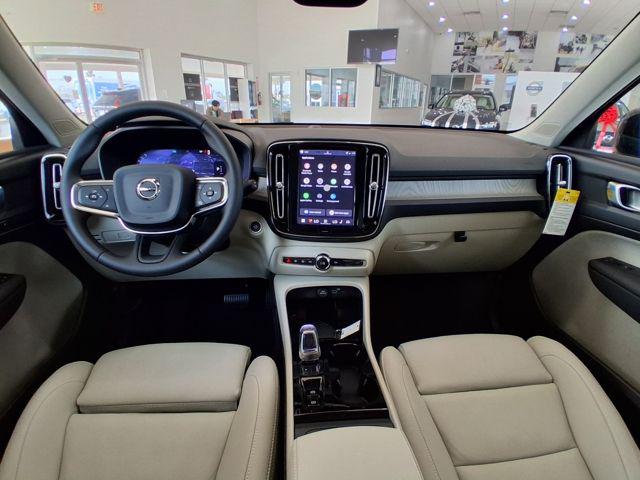 2026 Volvo XC40 Plus, B5 AWD Gas (mild hybrid), Dark