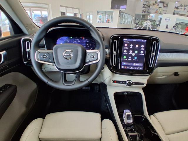 2026 Volvo XC40 Plus, B5 AWD Gas (mild hybrid), Dark