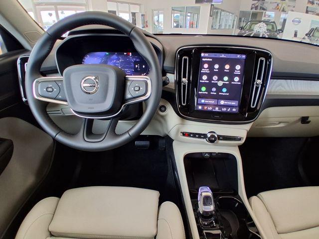 2026 Volvo XC40 Plus, B5 AWD Gas (mild hybrid), Dark