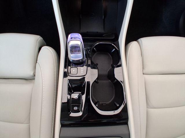 2026 Volvo XC40 Plus, B5 AWD Gas (mild hybrid), Dark