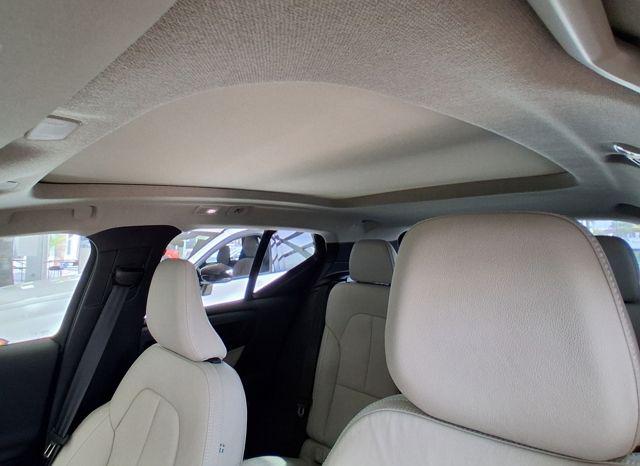 2026 Volvo XC40 Plus, B5 AWD Gas (mild hybrid), Dark