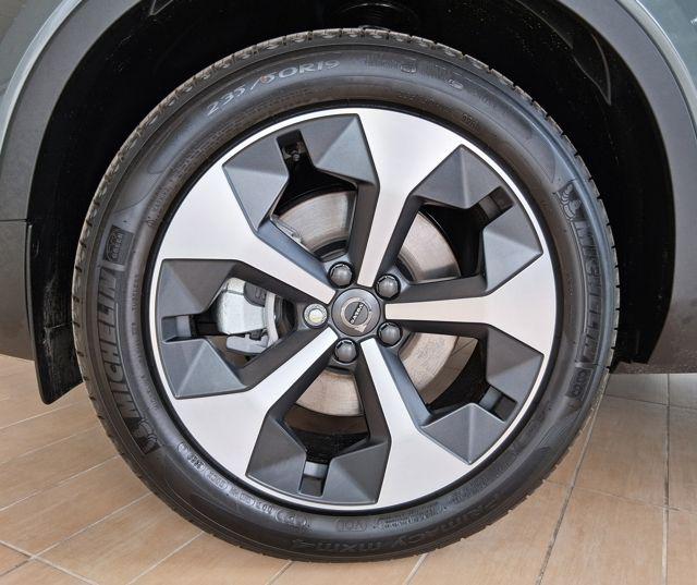 2026 Volvo XC40 Plus, B5 AWD Gas (mild hybrid), Dark
