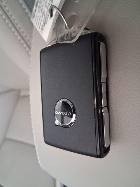 2026 Volvo XC40 Plus, B5 AWD Gas (mild hybrid), Dark