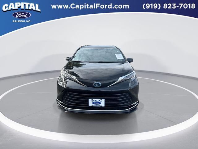 2022 Toyota Sienna XLE 2022 Toyota Sienna XLE