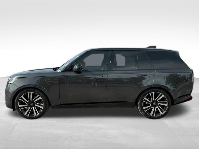 2023 Land Rover Range Rover SE photo 2