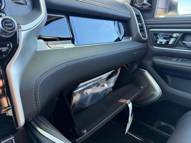 2026 Ram 1500 Tungsten Crew Cab 4x4 5'7" Box