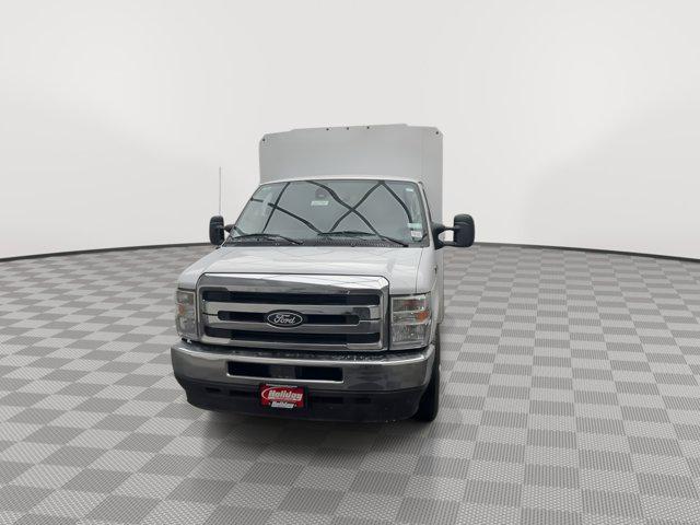 2026 Ford E-350 Cutaway Base