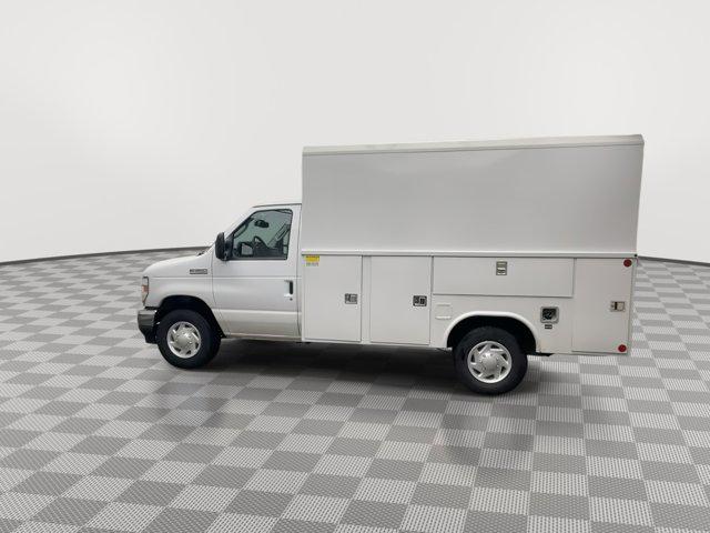 2026 Ford E-350 Cutaway Base