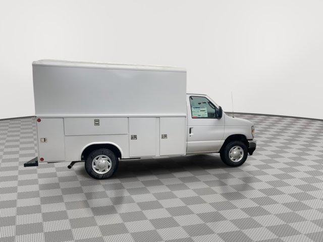 2026 Ford E-350 Cutaway Base