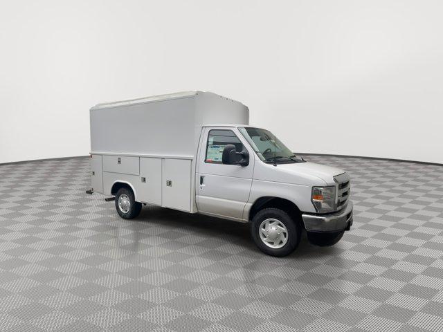 2026 Ford E-350 Cutaway Base