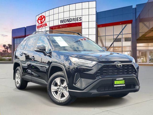 2025 Toyota RAV4 XLE's photo
