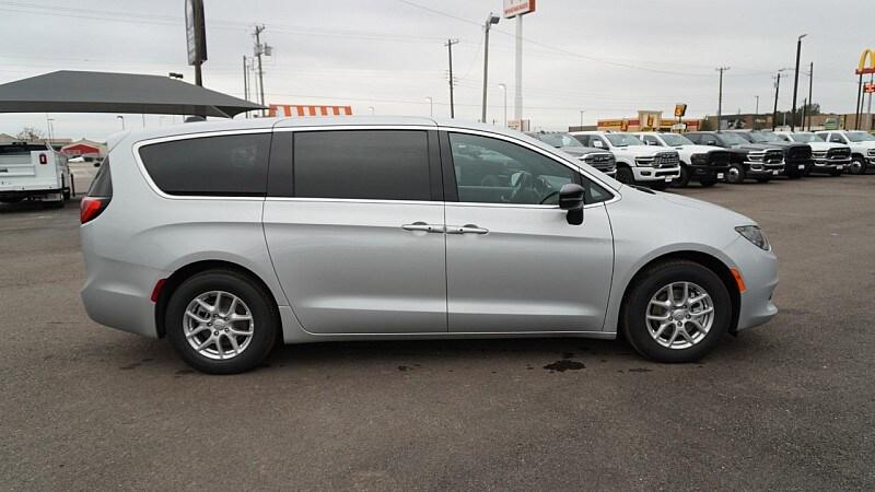 2026 Chrysler Voyager LX