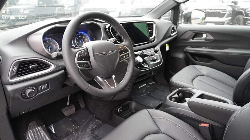 2026 Chrysler Voyager LX