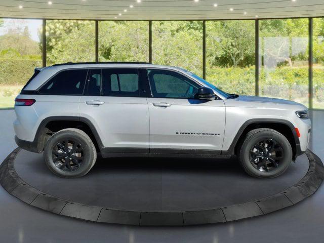 2026 Jeep Grand Cherokee GRAND CHEROKEE LAREDO ALTITUDE 4X4 2026 Jeep Grand Cherokee GRAND CHEROKEE LAREDO ALTITUDE 4X4