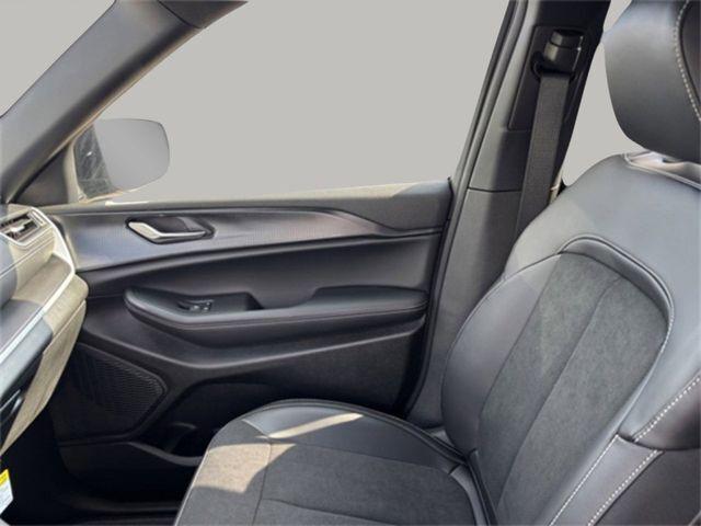 2025 Jeep Grand Cherokee Altitude X 4x2
