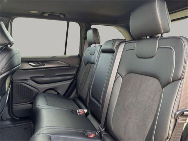 2025 Jeep Grand Cherokee Altitude X 4x2