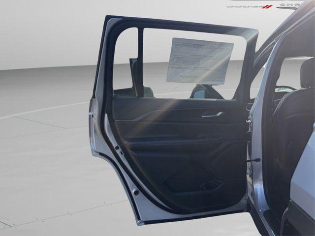 2025 Jeep Grand Cherokee Altitude X 4x2
