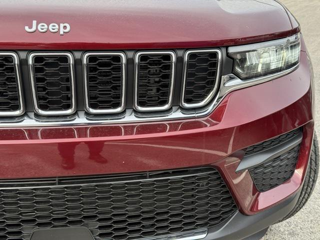 2025 Jeep Grand Cherokee GRAND CHEROKEE LAREDO 4X4