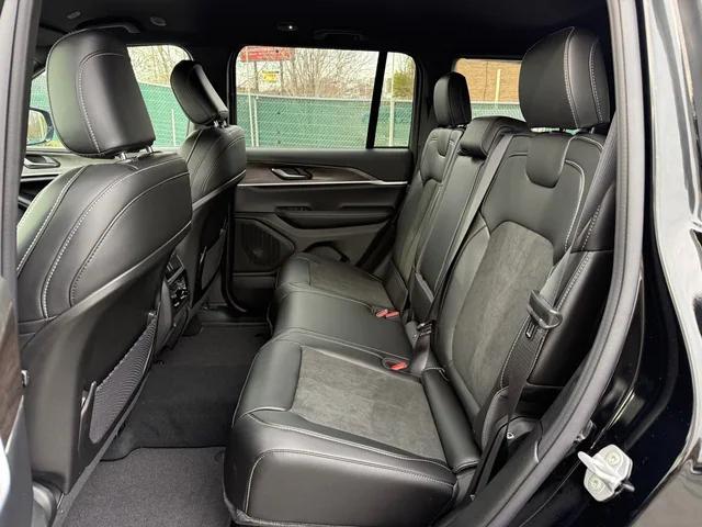 2026 Jeep Grand Cherokee Altitude 4x4