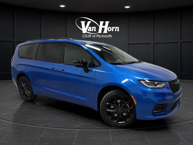 2026 Chrysler Pacifica Select AWD for sale in Plymouth, WI