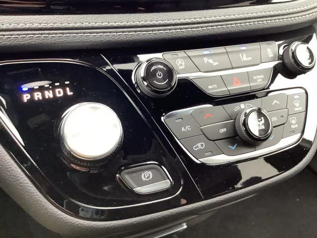 2026 Chrysler Pacifica Select AWD