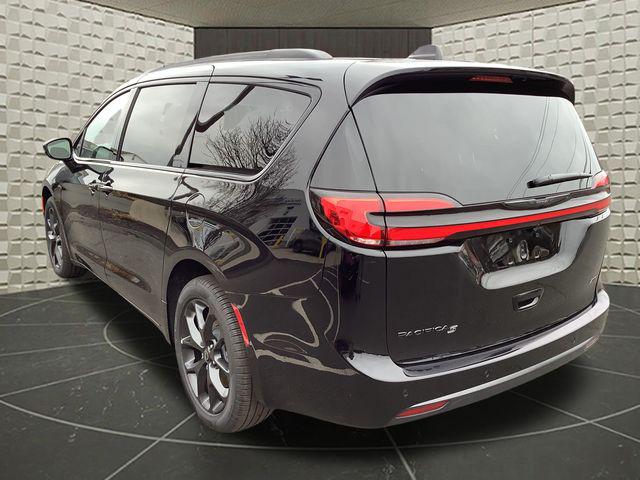 2026 Chrysler Pacifica Select AWD
