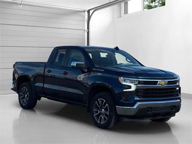 2022 Chevrolet Silverado 1500 4WD Double Cab Standard Bed LT with 2FT