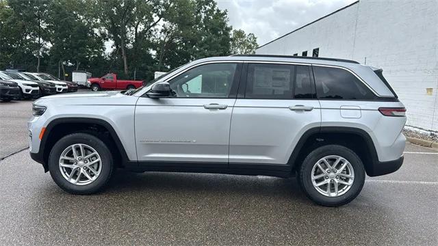2025 Jeep Grand Cherokee Laredo X 4x4