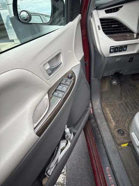 2017 Toyota Sienna XLE 7 Passenger